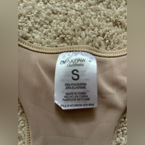 NWT Bearpaw Outdoors Beige Crop Tank with Built- In Bra Size Small RARE 🐾 - Picture 5 of 8